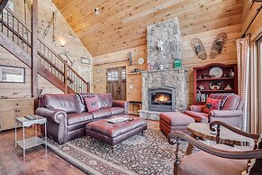 Straight From The Heart 3 Bedroom Cabin by RedAwning