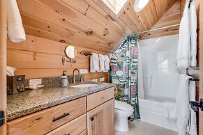 Straight From The Heart 3 Bedroom Cabin by RedAwning