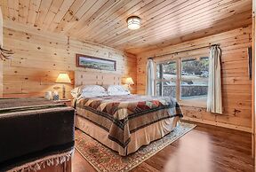 Straight From The Heart 3 Bedroom Cabin by RedAwning