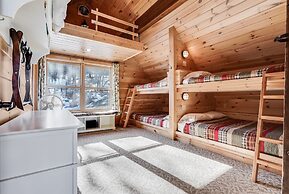 Straight From The Heart 3 Bedroom Cabin by RedAwning