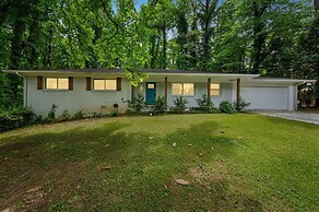 Tranquil Retreat In Atlanta's Vibrant City 4 Bedroom Home by RedAwning
