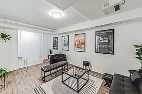 Tranquil Retreat In Atlanta's Vibrant City 4 Bedroom Home by RedAwning