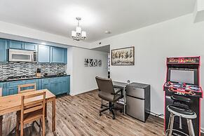 Tranquil Retreat In Atlanta's Vibrant City 4 Bedroom Home by RedAwning