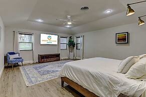 Rooftop Deck w/ City Views!