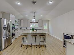 Rooftop Deck w/ City Views!