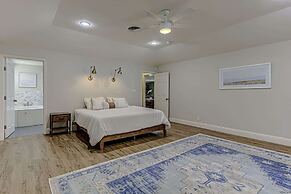 Rooftop Deck w/ City Views!