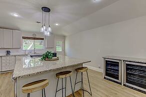 Rooftop Deck w/ City Views!