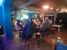 BOULEVARD INN MT MERU