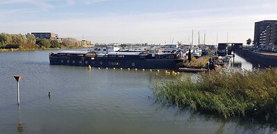 B&B Euphrate Houseboat