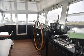 B&B Euphrate Houseboat