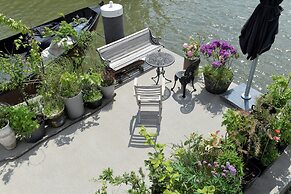 B&B Euphrate Houseboat