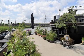 B&B Euphrate Houseboat