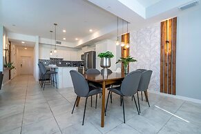 Stylish 2-br Apt Sleeps 7 Near Disney Magic