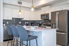 Stylish 2-br Apt Sleeps 7 Near Disney Magic