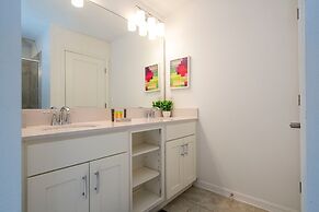 Stylish 2-br Apt Sleeps 7 Near Disney Magic