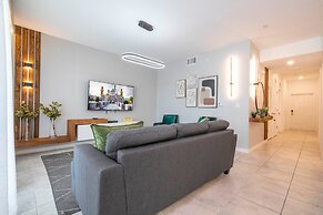 Stylish 2-br Apt Sleeps 7 Near Disney Magic
