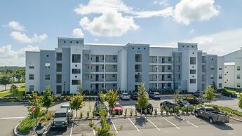 Stylish 2-br Apt Sleeps 7 Near Disney Magic