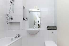 The Spitalfields Beauty - Bright 2bdr Flat