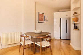 The Spitalfields Beauty - Bright 2bdr Flat