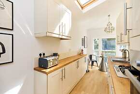 The West Hill Place - Dazzling 2bdr Flat