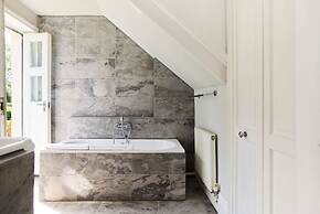 The West Hill Place - Dazzling 2bdr Flat