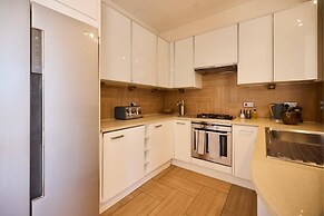 The Spitalfields Beauty - Bright 2bdr Flat