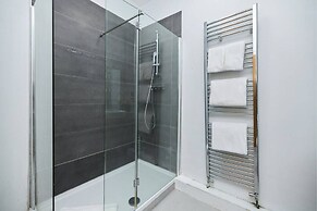The Spitalfields Beauty - Bright 2bdr Flat