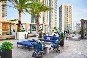 Stunning 25th-Floor Views in Hollywood