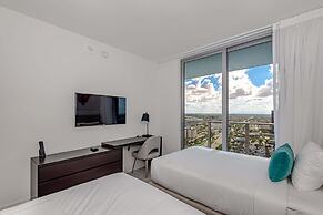 Stunning 25th-Floor Views in Hollywood