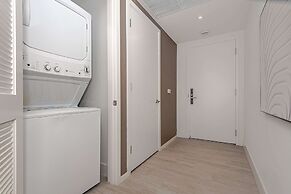 Stunning 25th-Floor Views in Hollywood