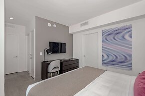 Stunning 25th-Floor Views in Hollywood