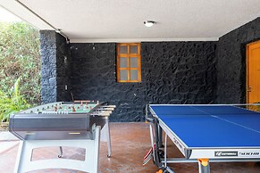 Spacious Cuernavaca House Pool Grill