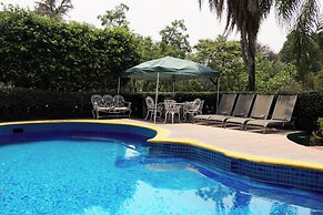 Spacious Cuernavaca House Pool Grill