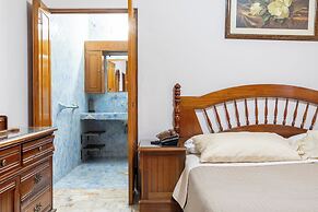 Spacious Cuernavaca House Pool Grill