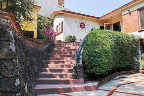 Spacious Cuernavaca House Pool Grill