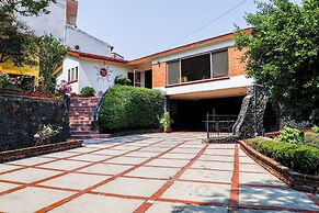 Spacious Cuernavaca House Pool Grill