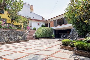Spacious Cuernavaca House Pool Grill