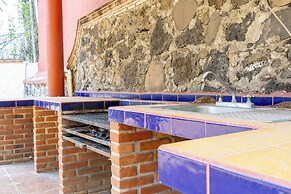 Spacious Cuernavaca House Pool Grill