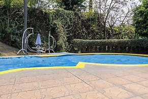 Spacious Cuernavaca House Pool Grill