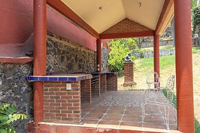 Spacious Cuernavaca House Pool Grill