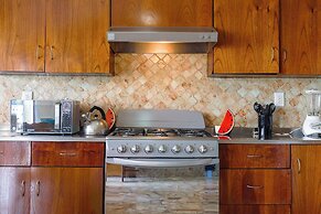 Spacious Cuernavaca House Pool Grill