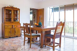 Spacious Cuernavaca House Pool Grill