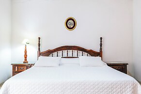 Spacious Cuernavaca House Pool Grill