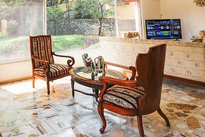 Spacious Cuernavaca House Pool Grill