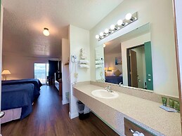 Beachcomber of Mackinaw