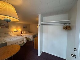 Beachcomber of Mackinaw