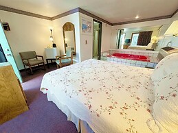 Beachcomber of Mackinaw