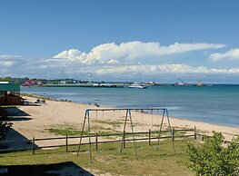 Beachcomber of Mackinaw