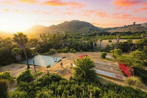 Keys Creek & Casita - Avantstay Sleeps 30 Estate Vineyard, Pool, Court
