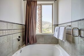 Keys Creek & Casita - Avantstay Sleeps 30 Estate Vineyard, Pool, Court